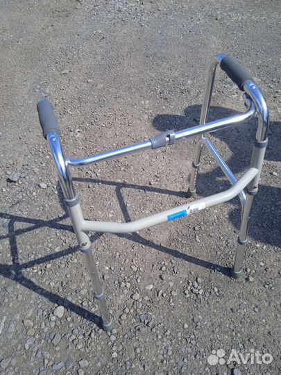 Ходунки для взрослых инвалидов