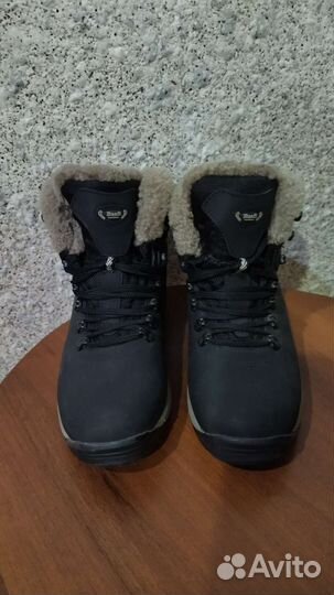 Продам ботинки зимние