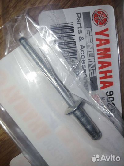 Оригинальная заклепка для снегохода Yamaha