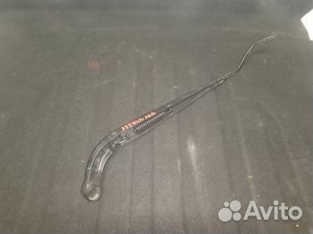 Поводок стеклоочистителя передний