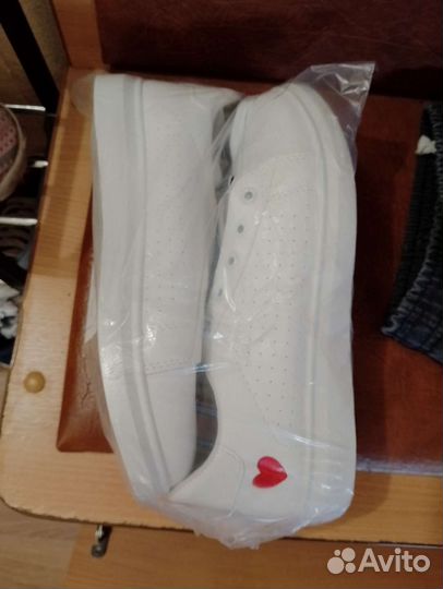 Кроссовки женские 40 размер новые