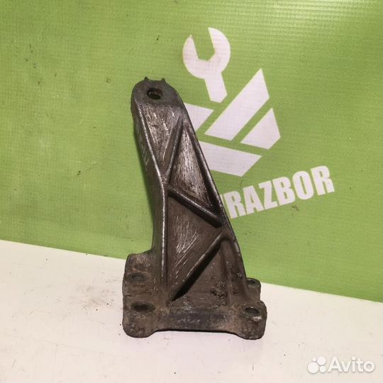 Кронштейн двигателя правый бмв Е30