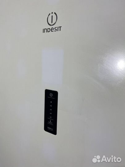 Холодильник Indesit