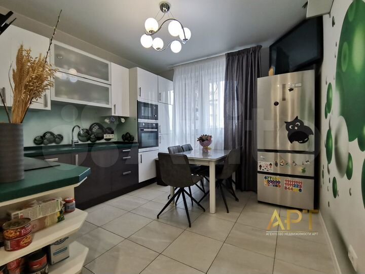 3-к. квартира, 92 м², 8/23 эт.