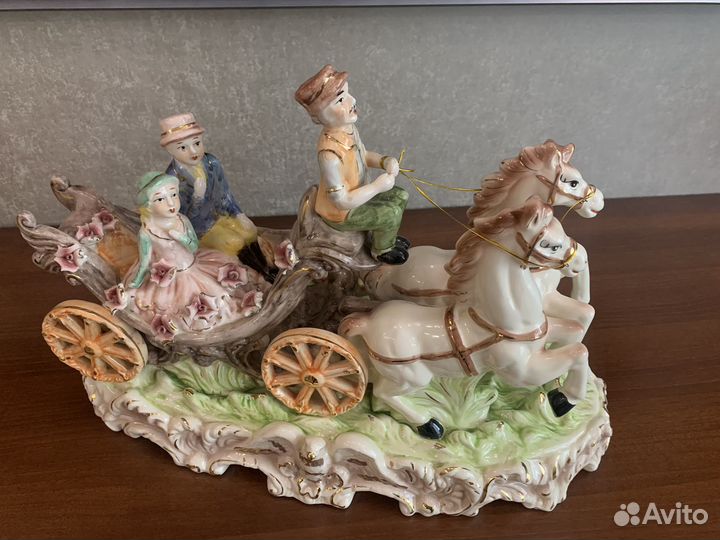 Статуэтка фарфор Карета