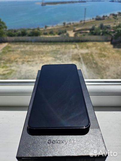 Samsung Galaxy S22, 8/128 ГБ