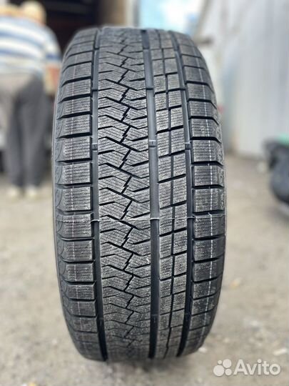 Triangle Trin PL02 245/40 R18