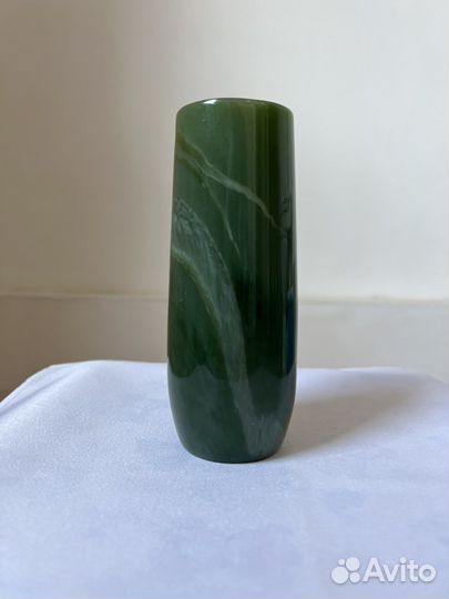 Ваза нефритовая