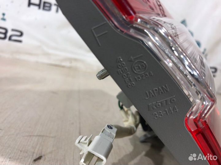 Фонарь крышки багажника левый Toyota Camry XV50