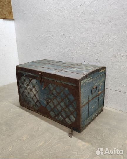 Сундук деревянный старинный
