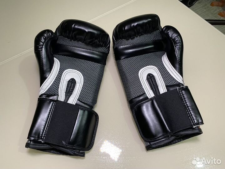 Боксерские перчатки everlast 10 oz