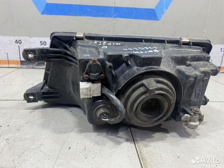 Блок фара правая Mitsubishi Chariot 3