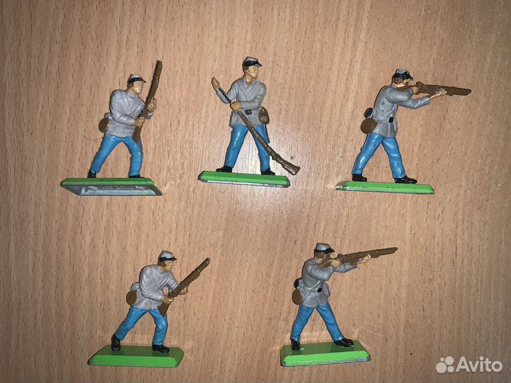 Солдатики Britains Индейцы,Ковбои и Конфедераты