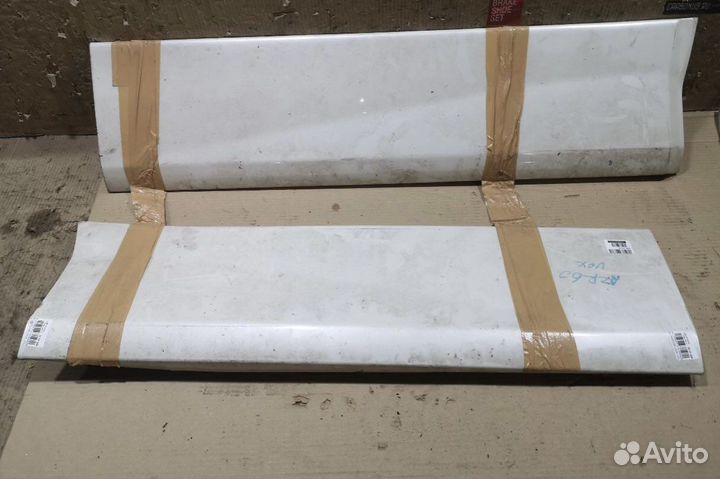 Молдинги дверей накладка toyota voxy azr60