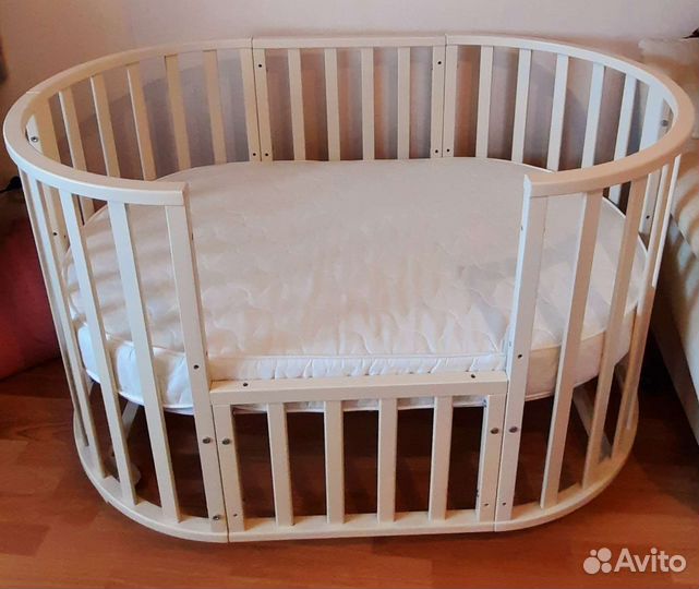 Детская кроватка-трансформер с маятником