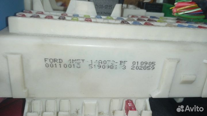 Блок предохранителей салонный Ford Focus II (2005