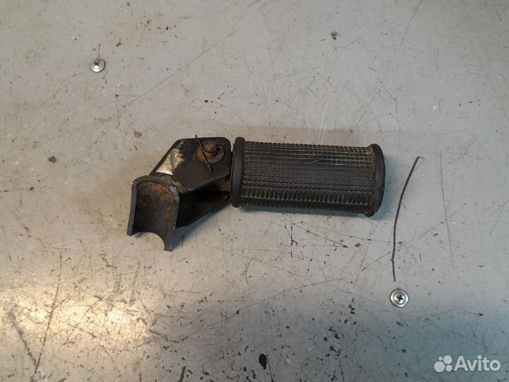 Правая задняя подножка днепр