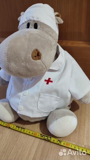 Мягкая игрушка бегемот-доктор