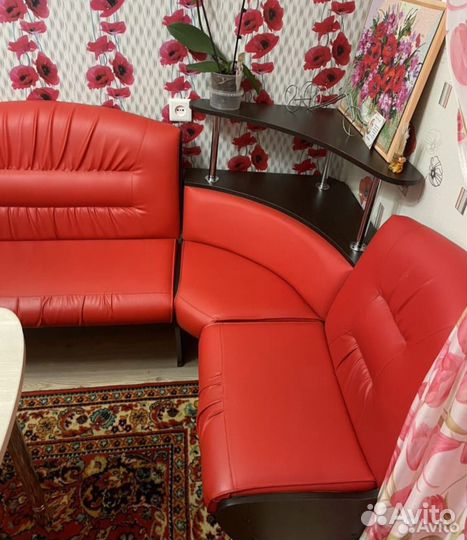 Кухонный мягкий уголок