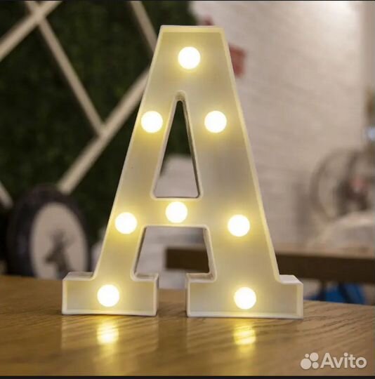Светодиодная лампа в виде букв алфавита