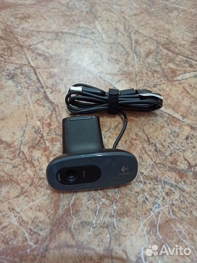 Коробка с различными проводами