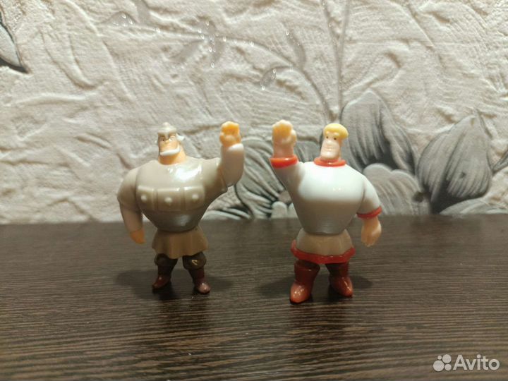 Игрушки из киндера (богатыри,фиксики, шрек и т.д)