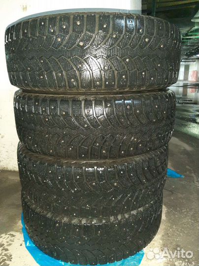 Bridgestone Blizzak Ice 215/65 R16
