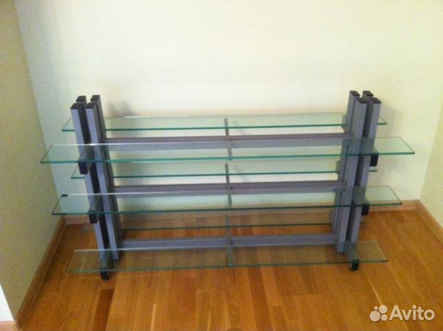 Стеклянная полка под тв