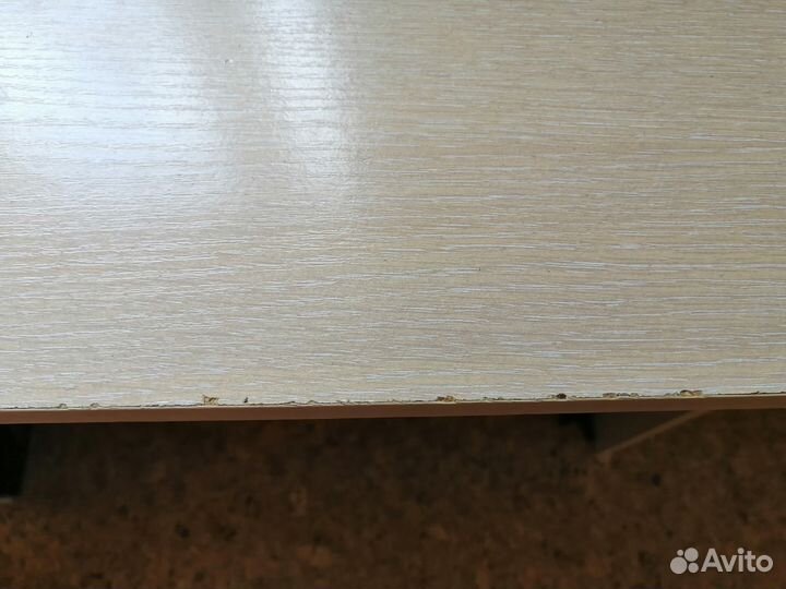 Письменный стол для школьника