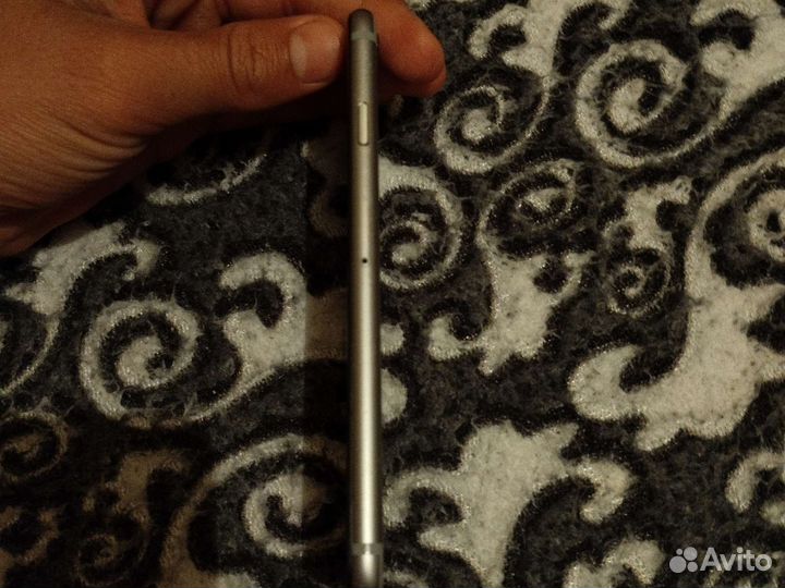 Телефон iPhone 6s