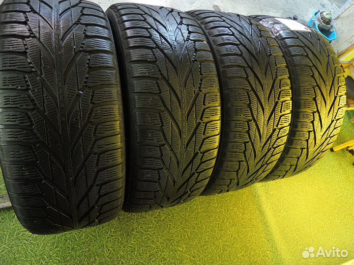 Nokian Tyres Hakkapeliitta R2 SUV 295/40 R21