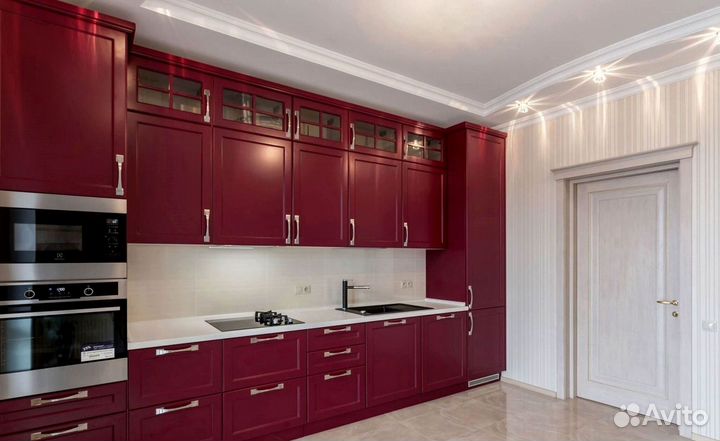 Прямая кухня в потолок. Кухонный гарнитур на заказ