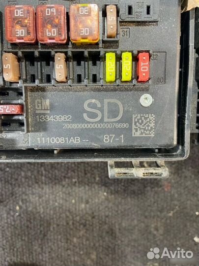 Блок предохранителей Opel Astra P10