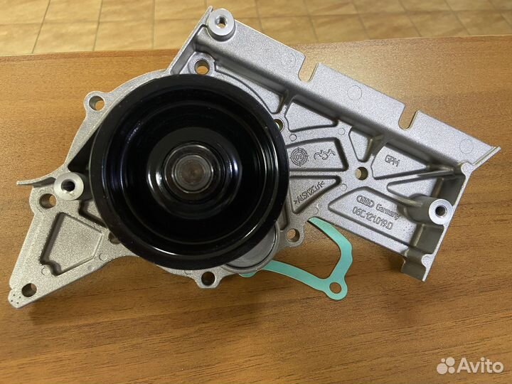Насос охлаждающей жидкости (помпа) VAG