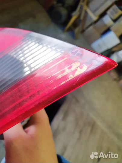 Фонарь задний левый Mitsubishi carisma