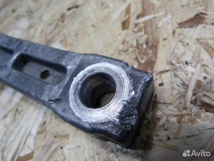 Опора двигателя задняя VW Passat B6 2005-2010 (3C0