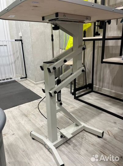 Стол для груминга с подъемником (новый)