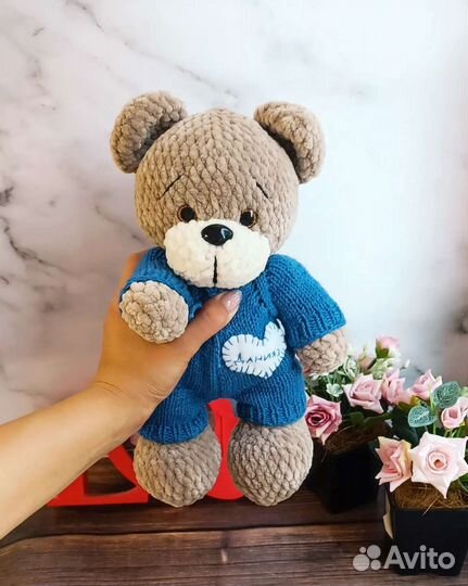 Вязаная игрушка ручной работы мишка