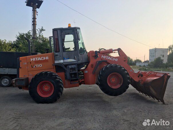 Водитель погрузчика Hitachi
