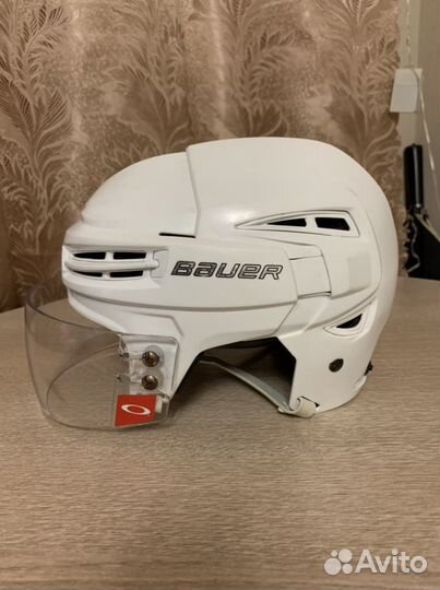 Хоккейный шлем