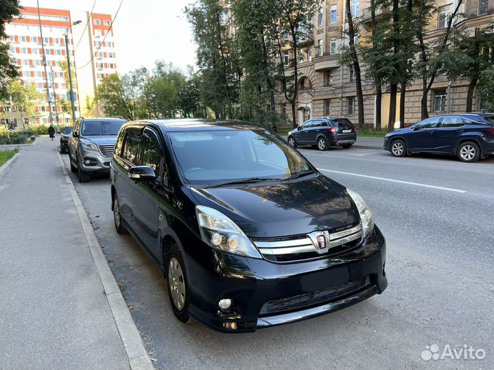 Toyota Isis 1.8 CVT, 2012, 130 000 км
