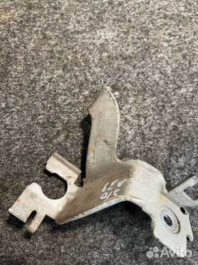 Кронштейн тормозного шланга правый VW Polo Fabia