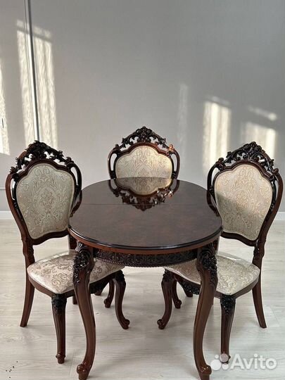 Кухонный стол и стулья