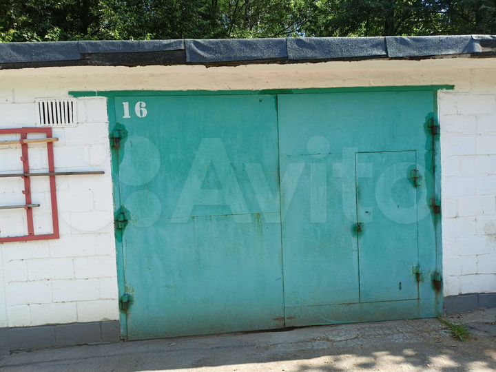 Гараж, > 30 м²