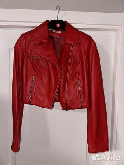 Кожаная куртка косуха женская укороченная