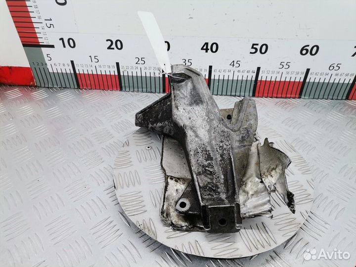 Кронштейн двигателя Audi A4 B6 2005