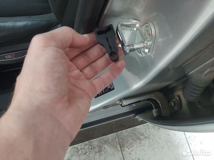 Демпферы замков дверей Opel Astra J