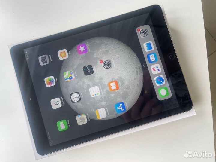 Планшет Apple iPad Air 32Gb Wi-Fi Space Gray