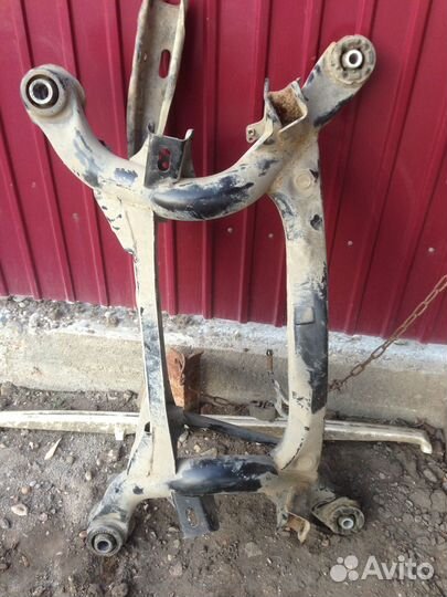 Подрамник, балка подвески задняя Lexus GS300