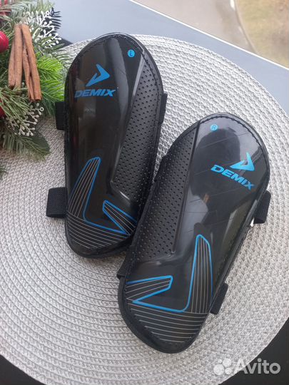 Щитки футбольные детские